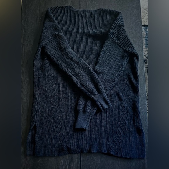 525 America - Deep V Sweater  - XS - Picture 3 of 4